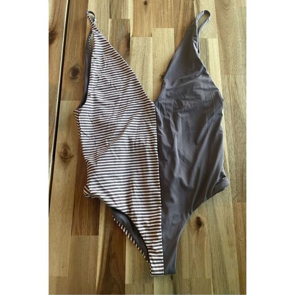 FREE PEOPLE KIKIRIO BEACH MEL PLUNGE REVERSIBLE ONE PIECE SWIMSUIT - Picture 3 of 6